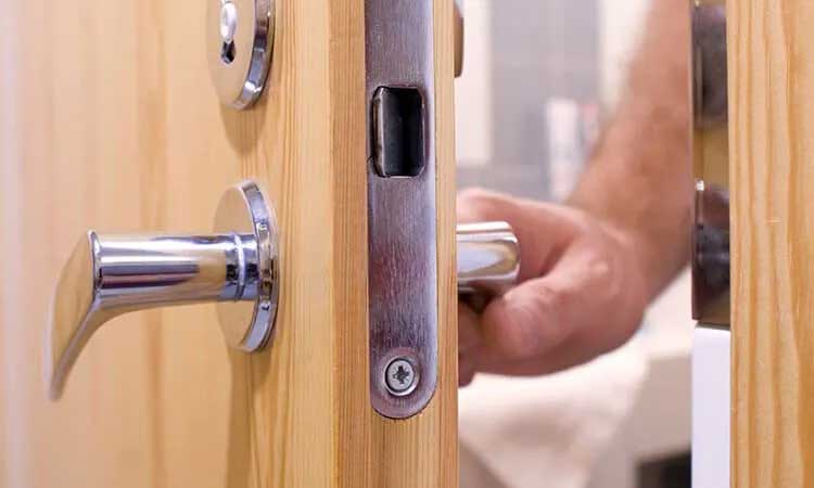 Professional Bedroom Door Opening Services in Central London